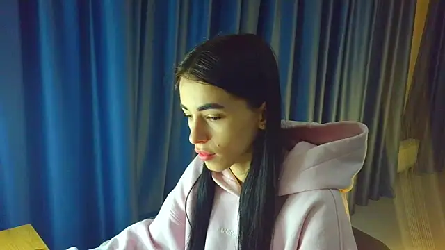 Vlada Elfie online show from February 4, 8:34 pm