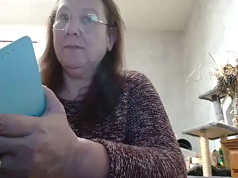 xmyriamx online show from February 3, 8:12 pm