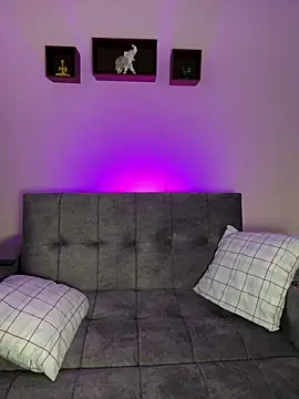 Iam Lyan  online show from March 25, 7:17 pm