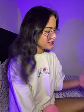 Iam Lyan  online show from March 8, 1:35 am