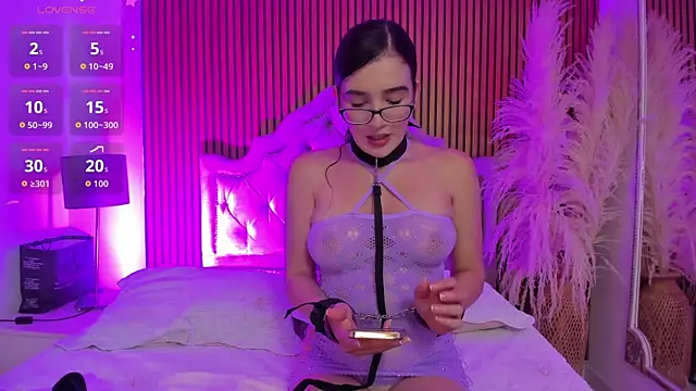 Violett hott  online show from February 19, 1:54 pm