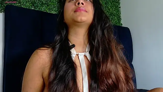 AnnaSmiles online show from March 11, 3:25 pm