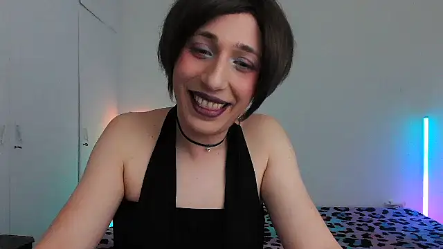 HoneyValentine online show from February 4, 11:30 pm