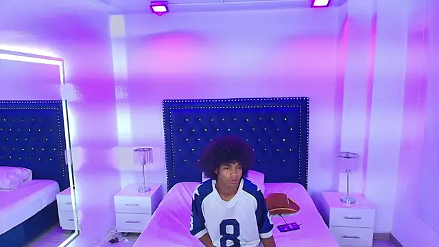 Cristal and luke online show from April 2, 3:26 am