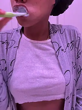 Tamiii420 online show from April 15, 1:44 pm