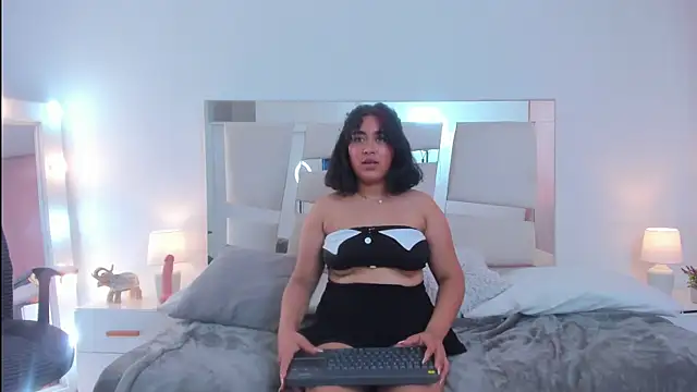 Stefanny jane online show from January 9, 9:30 pm