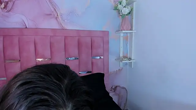 Pamela Whiite online show from January 8, 7:29 pm