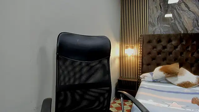 kiana barlow online show from January 15, 1:00 am