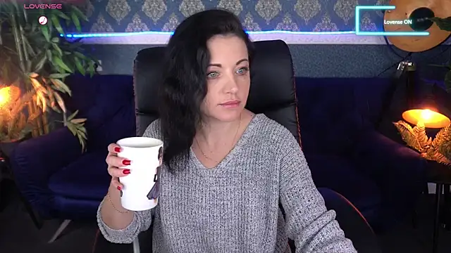 Dafni Monn online show from December 1, 6:39 am