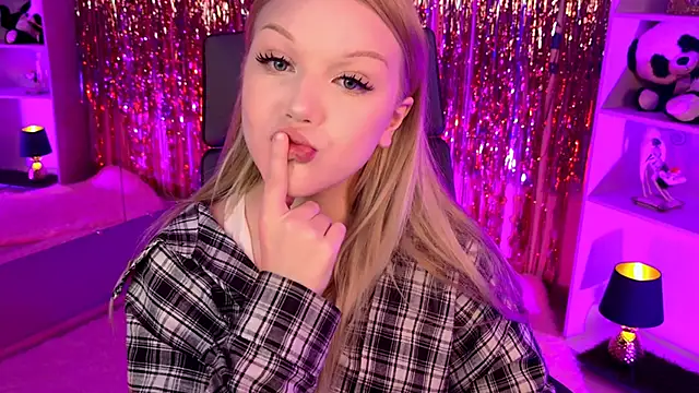 ChloeWhite online show from March 27, 4:08 pm