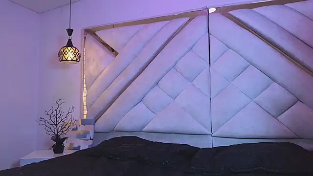 zoevg online show from April 1, 12:50 pm