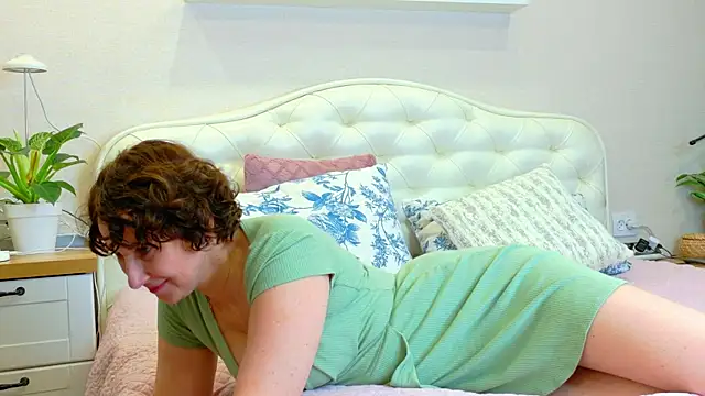 LadySweetWife online show from March 26, 2:47 am