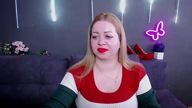 OliviaVerr online show from May 2, 12:30 pm