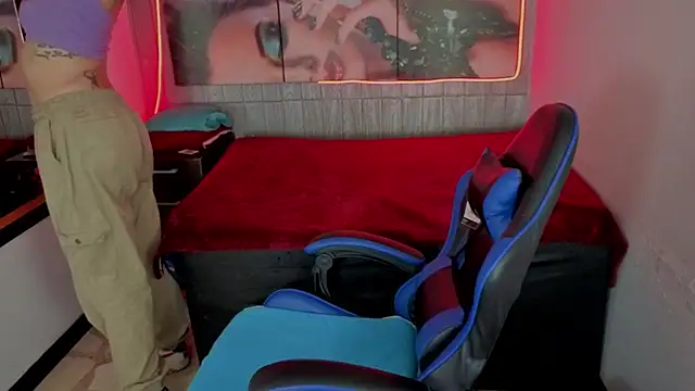 Harley quinzell online show from February 12, 7:04 pm