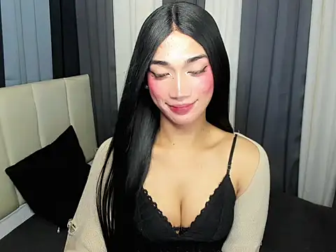 FyangFoxx online show from May 7, 8:23 pm