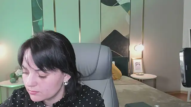  SilkyShadow  online show from March 1, 1:05 am