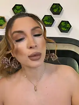 LucyBridgette online show from April 8, 4:47 am