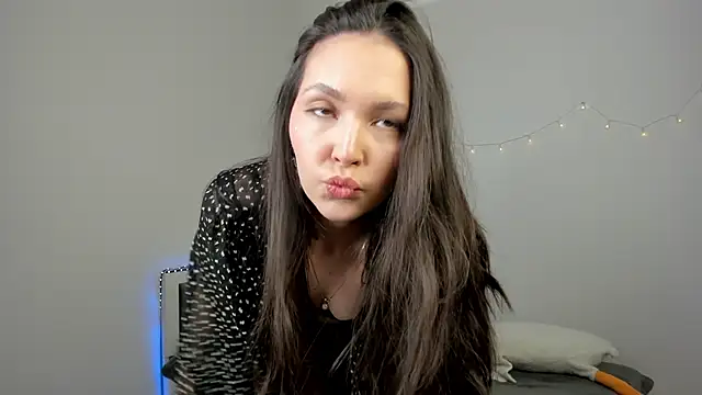 elina syui online show from February 4, 6:44 pm