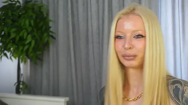 LanaReals online show from March 4, 8:10 am