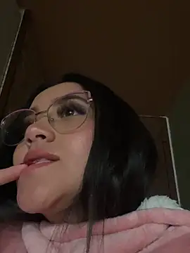 Veronica Wins  online show from March 26, 10:00 pm