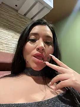 Veronica Wins  online show from April 21, 1:42 am