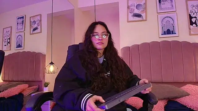 Hanabie  online show from February 10, 3:20 am