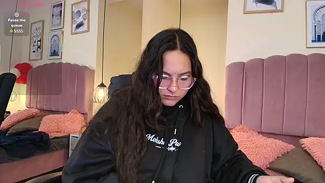 Hanabie  online show from March 10, 3:10 am