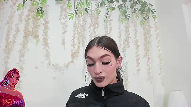 lizz lunna online show from April 18, 12:13 am