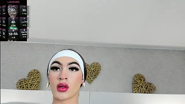 lizz lunna online show from February 10, 8:45 pm