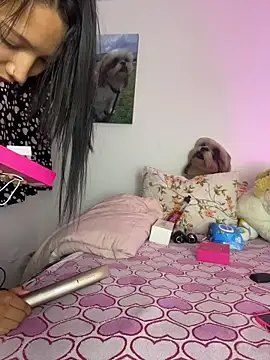 Carita traviesa4 online show from April 3, 3:04 am