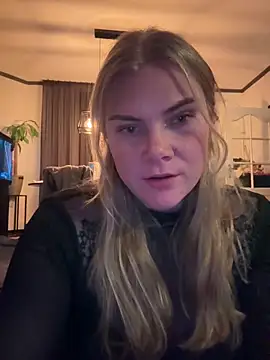 SexyBlondJoanna online show from February 13, 9:38 pm