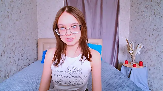 LolliStrawberry online show from April 5, 6:56 am