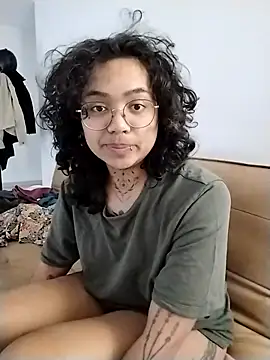 therealsun8 online show from February 15, 8:13 am