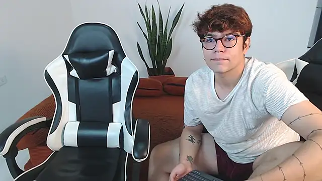 DarrenColleen online show from April 17, 3:25 pm