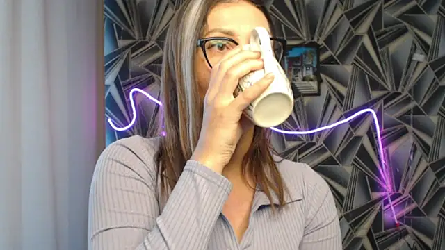 NikkiKiss    online show from June 5, 2:04 am