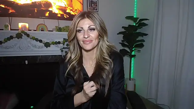 kaitlyncollins26 online show from February 26, 3:16 am