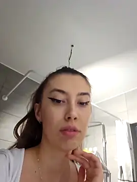 Virgin Pussy SquirtX online show from February 15, 3:44 pm