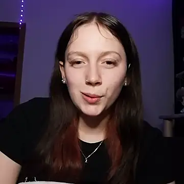 YoungLisaa18 online show from January 15, 8:15 pm