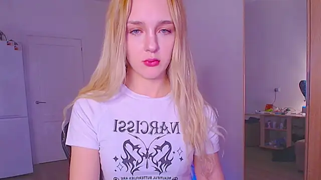 sailormoon666  online show from January 18, 10:17 pm