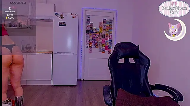 sailormoon666  online show from March 26, 3:30 am