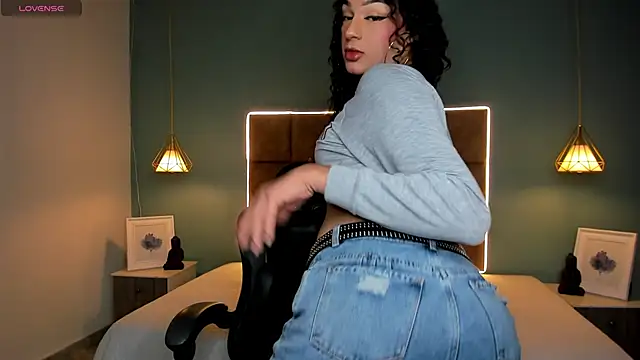 scarletcherry18 online show from April 7, 3:30 am