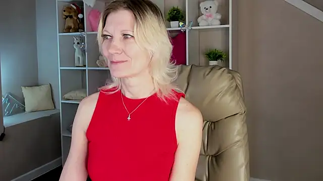 Julie Lucas online show from March 11, 12:37 am