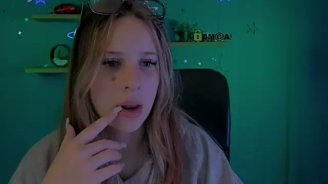 miles candy online show from February 25, 8:40 pm