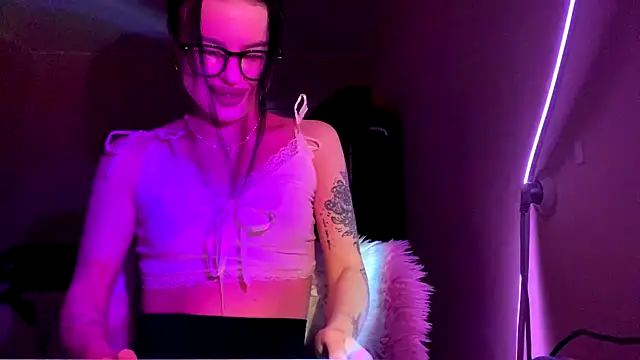 AkilahMilke online show from January 14, 7:52 pm