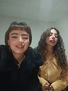 AlexxaAndRileyy online show from April 16, 10:01 pm