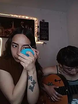 AlexxaAndRileyy online show from February 10, 9:40 pm