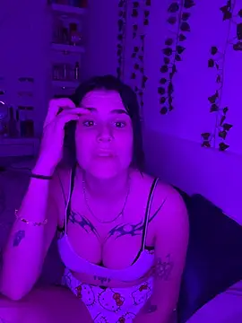 julieeeeee75 online show from January 15, 9:54 pm