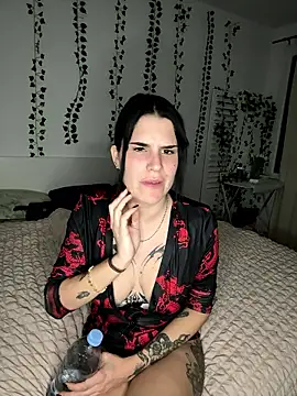 julieeeeee75 online show from January 13, 12:16 am