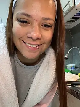 Pretty  Milf online show from March 2, 9:49 am