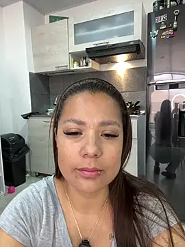 Pretty  Milf online show from February 25, 1:42 pm